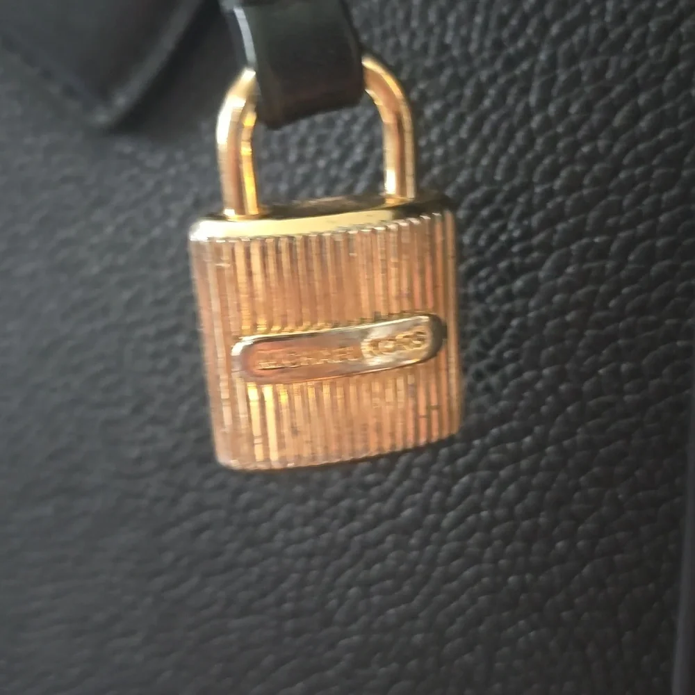 * Like New With Tags * Michael Kors 2 way purse